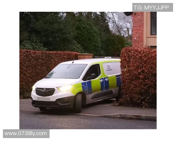 足球明星家庭暴力事件曝光妻子遭殴打视频引发社会广泛关注与讨论